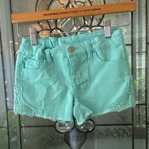 **BUNDLE**4/$15 Cherokee cutoff shorts w/embellished design adjustable waist. M